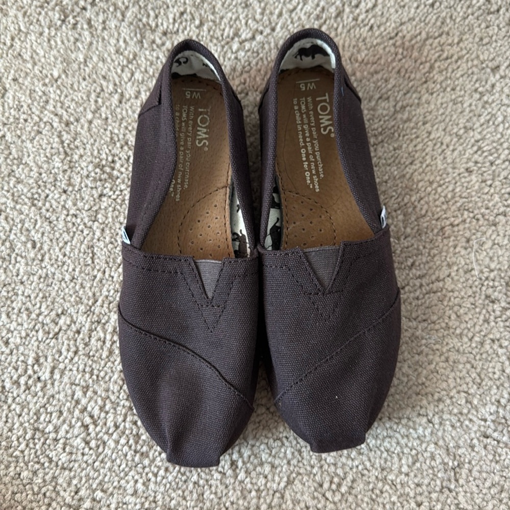 Tom’s shoes